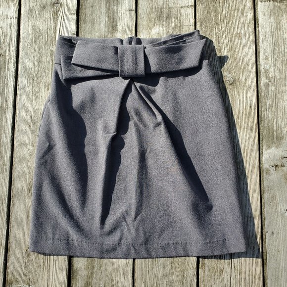 Cartise Dark Grey Mini Skirt with Large Bow Size 4 - Picture 1 of 6